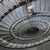 Wendeltreppe abwärts - wenn der eigene Perfektionismus für massiven Stress sorgt. (Symbolbild) - Foto: Julian Stratenschulte/dpa