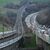 Ein ICE der Deutschen Bahn fährt auf der Hochgeschwindigkeitsstrecke zwischen Frankfurt und Köln neben der Autobahn. (Foto Archiv). - Foto: Oliver Berg/dpa