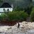 Trümmer sammeln sich am Fluss Opavice. - Foto: Petr David Josek/AP