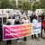 Transparente und Plakate: Bei der Großdemonstration in Berlin forderten viele Teilnehmer, auf Diplomatie und Verhandlungen zu setzen. - Foto: Jörg Carstensen/dpa