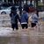 Die Wassermassen rissen die Autos wie Spielzeug mit. - Foto: ALberto Saiz/AP