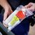 So mussten Flüssigkeiten bislang verpackt werden. (Archivbild) - Foto: Axel Heimken/dpa/dpa-tmn