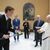 Zur Privataudienz bei Papst Leo XIV. brachte Tennisstar Stinner den Pokal für den Davis-Cup-Sieg mit. - Foto: Vatican Media/IPA via ZUMA Press/dpa