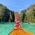 Die meisten Touristen besuchen die Phi Phi Islands mit solchen traditionellen Booten. (Archivbild) - Foto: Carola Frentzen/dpa