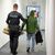 Wer in Ausreisegewahrsam oder Abschiebehaft kommt, soll von Amts wegen keinen Rechtsbeistand mehr erhalten. Es steht diesen Menschen aber frei, sich selbst einen Anwalt zu suchen. (Archivbild) - Foto: Boris Roessler/dpa