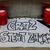 Die Tat ereignete sich an einer Schule. - Foto: Heinz-Peter Bader/AP/dpa