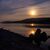 Der Mond ist über dem Schluchsee im Breisgau zu sehen.  - Foto: Philipp von Ditfurth/dpa