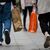 Die gestiegenen Preise sorgen dafür, dass viele Konsumenten sparen und weniger einkaufen. - Foto: Monika Skolimowska/dpa