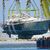 Nach zehn Monaten wurde die Luxusyacht aus dem Wasser gehoben und zum Hafen von Termini Imerese gebracht. - Foto: Peter Byrne/PA Wire/dpa