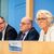 Kommissionschefin Christiane Schönefeld, Arbeitgeber-Verhandlungsführer Steffen Kampeter (M) und Gewerkschaftsverhandlungsführer Stefan Körzell sind sich einig beim Mindestlohn. - Foto: Michael Kappeler/dpa