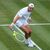 Laura Siegemund (r) gratuliert Aryna Sabalenka. - Foto: Kirsty Wigglesworth/AP/dpa