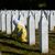 Erstmals wurde das Massaker von Srebrenica als Internationaler Gedenktag begangen. - Foto: Darko Bandic/AP/dpa