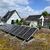 Für Besitzer von Solarangaben gibt es turnusmäßig Einbußen bei der Einspeisevergütung. (Archivbild)  - Foto: Bernd Weißbrod/dpa/dpa-tmn