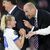 Gut gemacht: Prinz William beglückwünscht Siegtorschützin Chloe Kelly. - Foto: Nick Potts/PA Wire/dpa