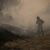 Die Brandbekämpfer am Boden sind Tag und Nacht im Einsatz gegen die Flammen in Portugal. Tagsüber werden sie von Löschflugzeugen und -hubschraubern unterstützt. - Foto: Elena Fernandez/ZUMA Press Wire/dpa