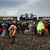 Der Dauerregen zum Start verwandelte das Infield in ein Schlammfeld. - Foto: Frank Molter/dpa