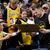 Luka Doncic dankt den Fans für ihre Unterstützung. - Foto: Nate Billings/AP/dpa