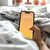 Eigentlich empfinden viele mehr Spaß an der Zeit mit dem Partner oder mit den Kindern, hängen aber stattdessen am Smartphone. (Symbolbild) - Foto: Elisa Schu/dpa