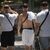 Junge Männer gehen mit nacktem Oberkörper auf Mallorca spazieren. (Archivbild) - Foto: Clara Margais/dpa