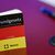Das Grundgesetz in Miniatur-Ausgabe steht bei der Pressekonferenz zur AfD auf einem Tisch.  - Foto: Britta Pedersen/dpa
