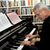 Jahrelang gehört das Klavier zu ihm (Archivbild) - Foto: picture alliance / dpa