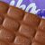 Verbraucherschützer klagen gegen die kleinere Packung von Milka-Schokolade. (Archivbild) - Foto: Jan Woitas/dpa