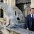 Nach dem Brand im April 2019 versprach Frankreichs Präsident Emmanuel Macron, die Kathedrale in nur fünf Jahren wiederaufzubauen. Nun nahm er an der Einweihung teil.  - Foto: Yoan Valat/Pool EPA/AP/dpa