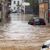 In der Stadt Cabiate zwischen Mailand und dem Comer See fließt das Wasser kniehoch durch die Straßen. - Foto: -/Vigili del Fuoco/dpa