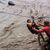 Viele Menschen mussten ihre Häuser verlassen und sich in Sicherheit bringen. - Foto: Philippine Coast Guard/XinHua/dpa