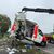 Der Rettungswagen wurde von der Unfallstelle geborgen. - Foto: TV7News/dpa