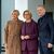 Die saarländische Ministerpräsidentin und Bundesratspräsidentin Anke Rehlinger (SPD) (M.) begrüßt zum Tag der Deutschen Einheit in ihrem Land ein besonderes Paar: Bundestagspräsidentin Julia Klöckner (CDU) mit ihrem Lebensgefährten Jörg Pilawa.  - Foto: Pinter Laszlo/dpa