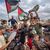 Palästinenser feiern im Lager Nusairat nach der Bekanntgabe, dass Israel und die Hamas der ersten Phase eines Friedensplans zur Unterbrechung der Kämpfe zugestimmt haben. - Foto: Belal Abu Amer/APA Images via ZUMA Press Wire/dpa