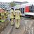 Nach der Entgleisung wurde ein Schwerlastkran angefordert. - Foto: David Young/dpa