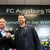 Das Projekt ist gescheitert: Augsburgs Geschäftsführer Ströll (l) und Wagner bei der Vorstellung des neuen Trainers im Juli. (Archivbild) - Foto: Harry Langer/dpa