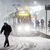 Bis zum Abend erwartete der Deutsche Wetterdienst weiter teils kräftige Schneefälle und schwierige Verkehrsverhältnisse. - Foto: Moritz Frankenberg/dpa
