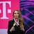 Starlink-Vertriebsmanagerin Stephanie Bednarek auf der Bühne des Telekom-Messestandes beim MWC. - Foto: Wolf von Dewitz/dpa