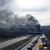Im Engelbergtunnel entlang der A81 ist ein Brand ausgebrochen - mit weithin sichtbarer Rauchsäule.  - Foto: Karsten Schmalz/dpa